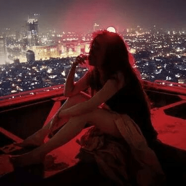 girl thinking with city skyline behind her for This will pass #saturdaysoul